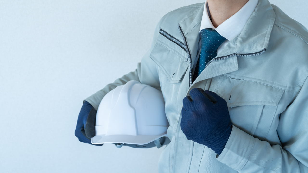 作業服を着た男性